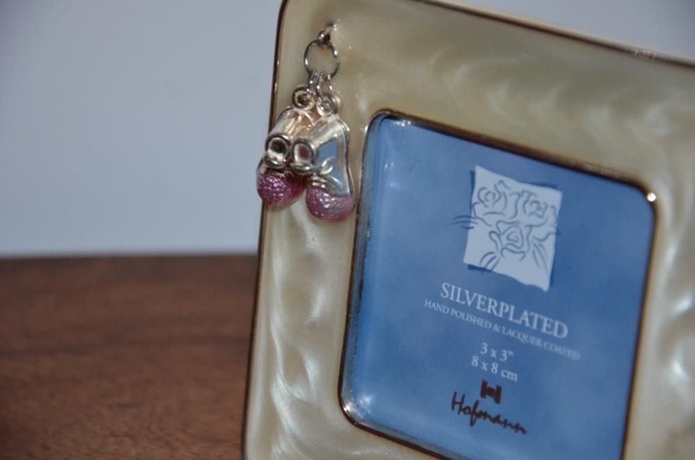 Molduras para fotos 8 x 8 cm, com “madrepérola” e banhadas a prata