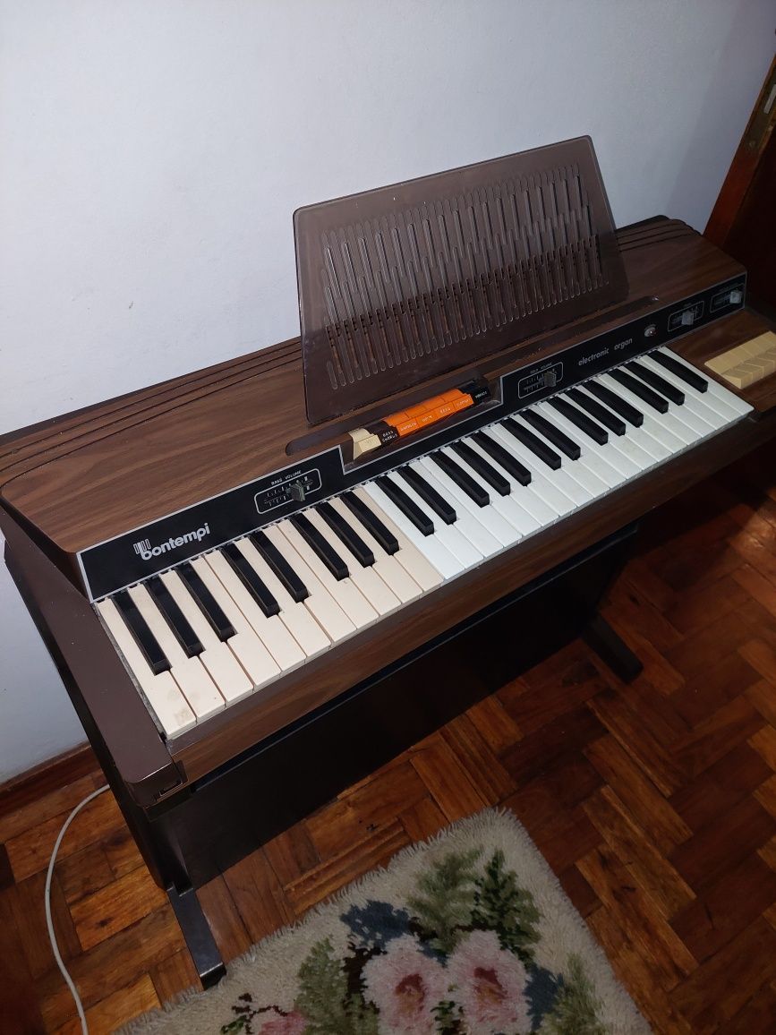 Piano todo castiço