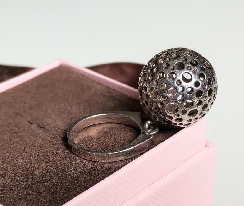 Katalogowy pierścionek srebrny Warmet z kulką . PRL.