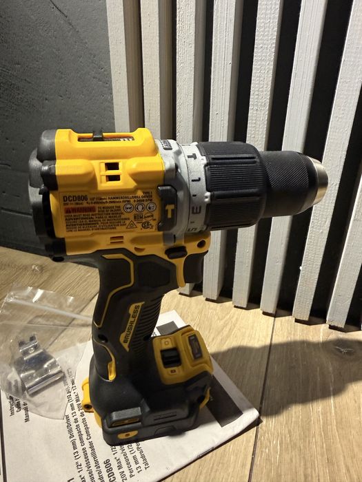 Шуруповерт Dewalt DCD806 "Anti-rotation"