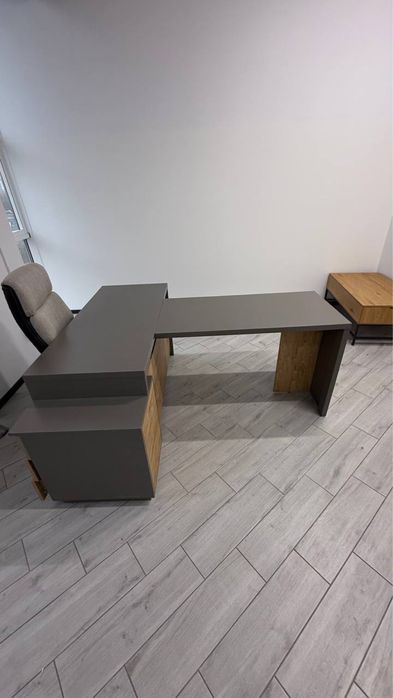 Офісні меблі б/у