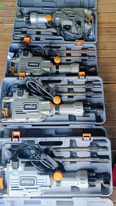 Młot wyburzeniowy Titan udarowy 50J 1700W TTB811DRH 16,4 kg