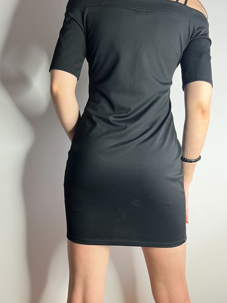 Czarna sukienka hiszpanka na ramiączkach H&M rozmiar S