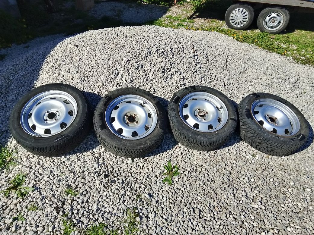 Ładne opony zimowe 205x55 r16 peugeot 307 na felgach stalowych