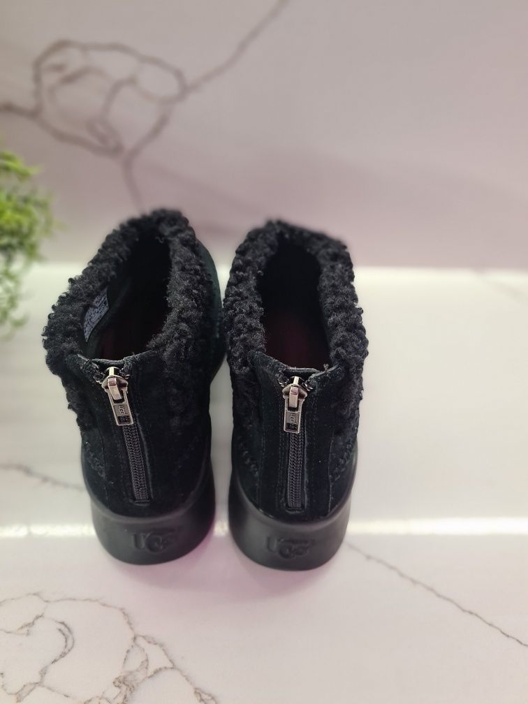 UGG. Оригінальні. Легкі та зручні.