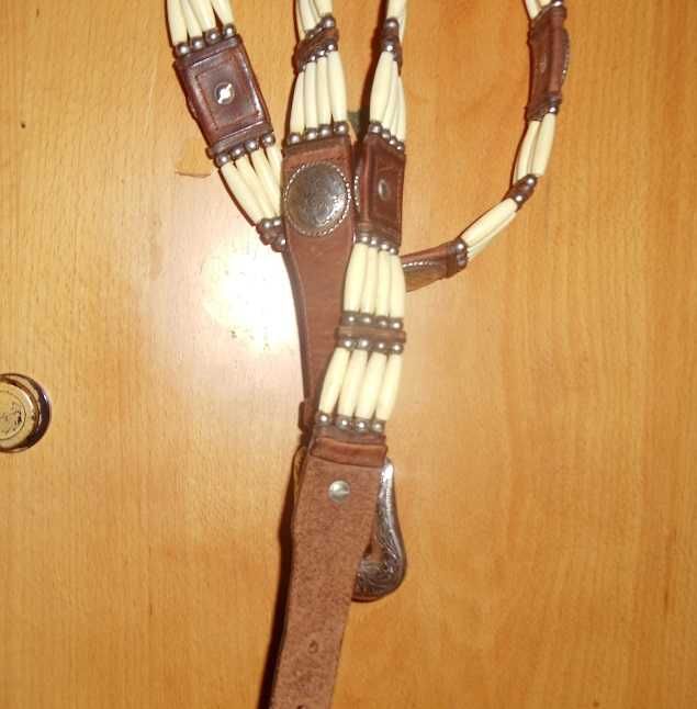 Cinto de couro vintage Tony Lama com contas de osso, conchas de prata
