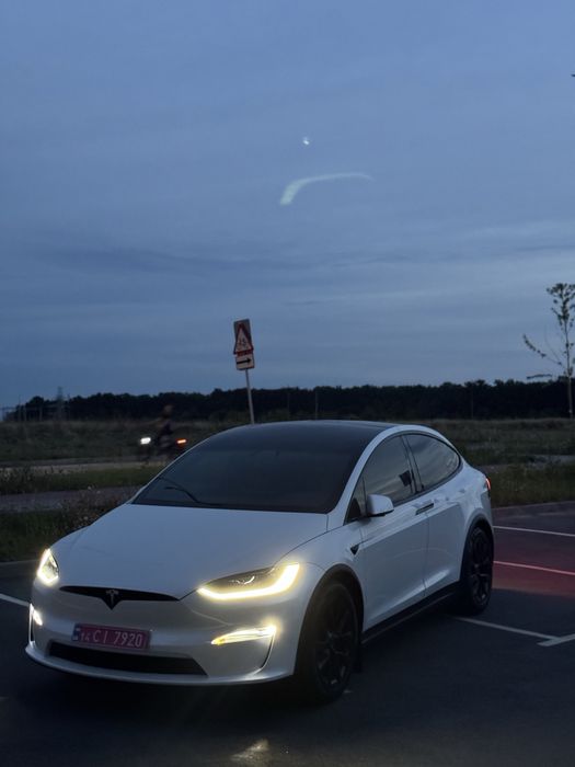 Tesla model x продам
