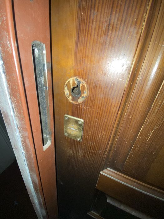 Металева вхідна двері з коробкою