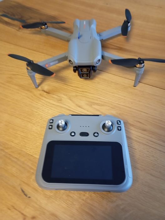 Dron z kamerą GPS