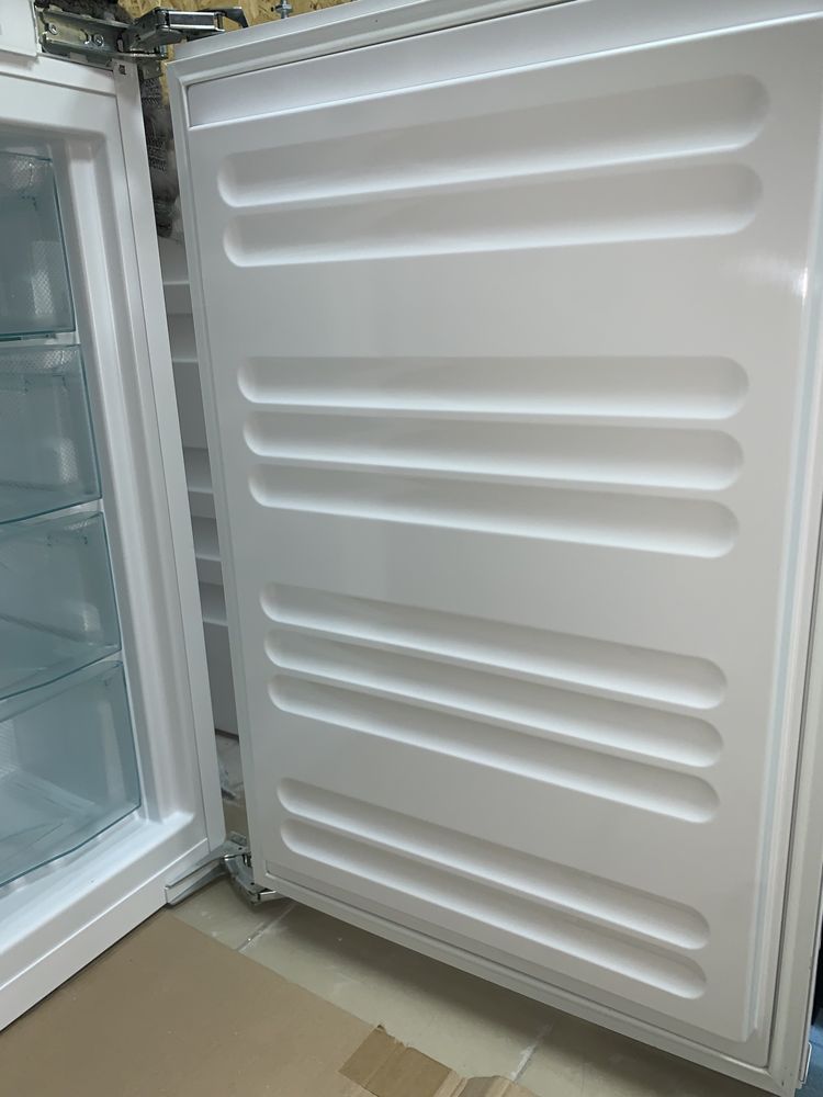 Морозильна камера  Miele під монтування  FN 32402 i