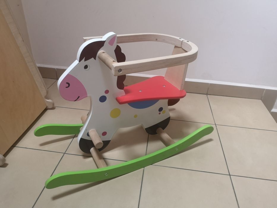 Drewniany koń na biegunach