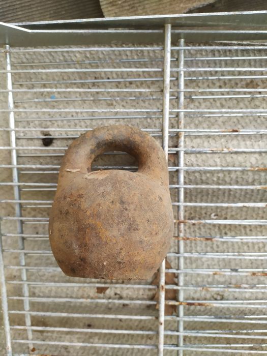 Продам гантеллю и гирю .