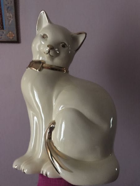 Figurka kota z porcelany