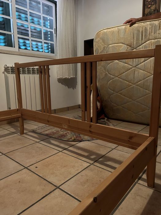 Cama de Madeira + Estrado