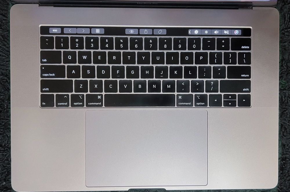 Apple MacBook Pro 15 i9 32gb DDR4 512gb SSD Stan bardzo dobry