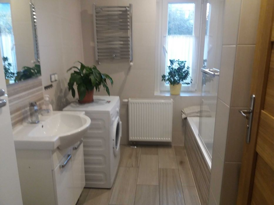 NOCLEGI KWATERY Pokoje do wynajęcia z łazienkami Tanio dla pracowników