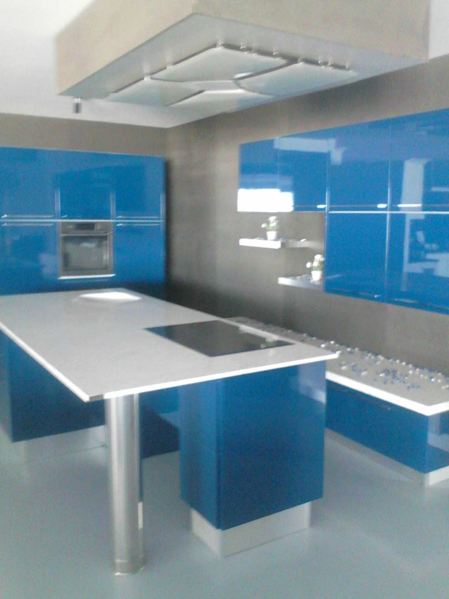 Cozinha lacada azul