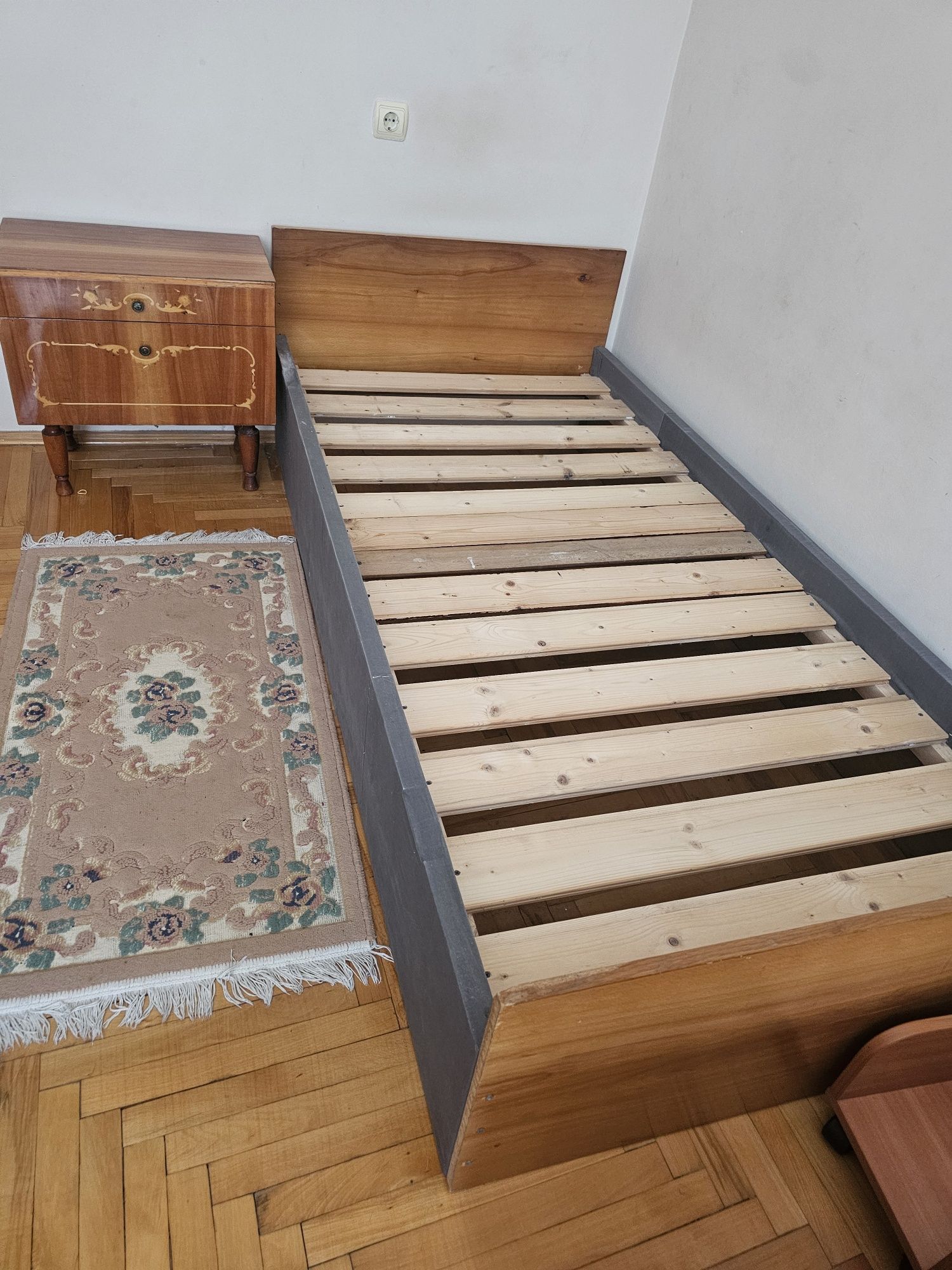 Ліжко односпальне