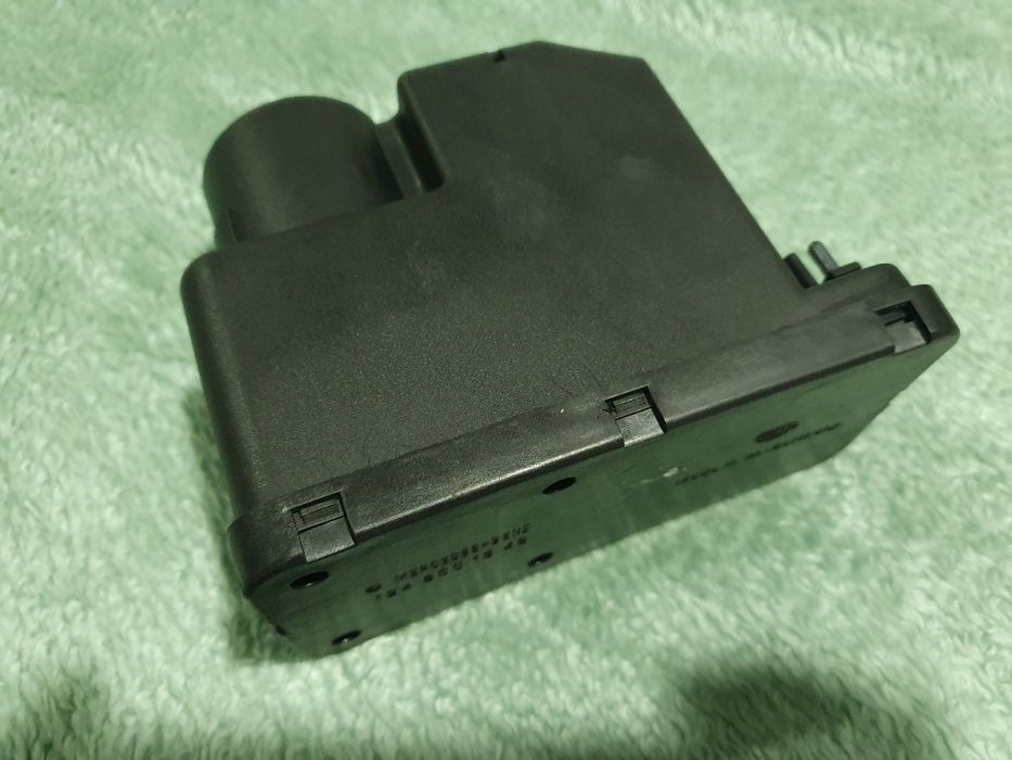 Compressor do fecho central MERCEDES-BENZ 190 e outros.