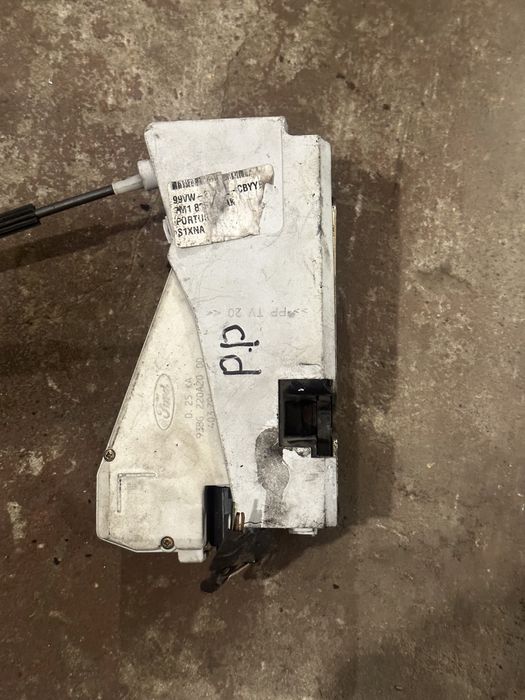 Замок передній 93BG220A20DD 40379412V