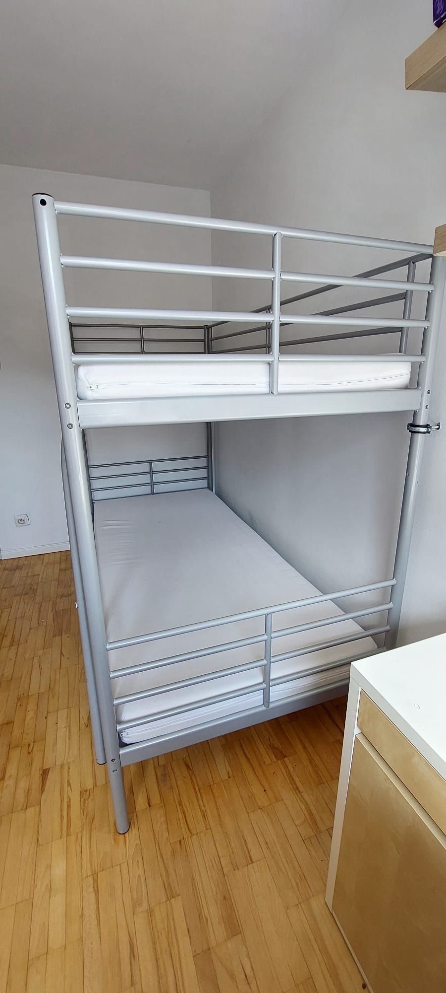 Łóżko piętrowe Ikea Svarta z materacami