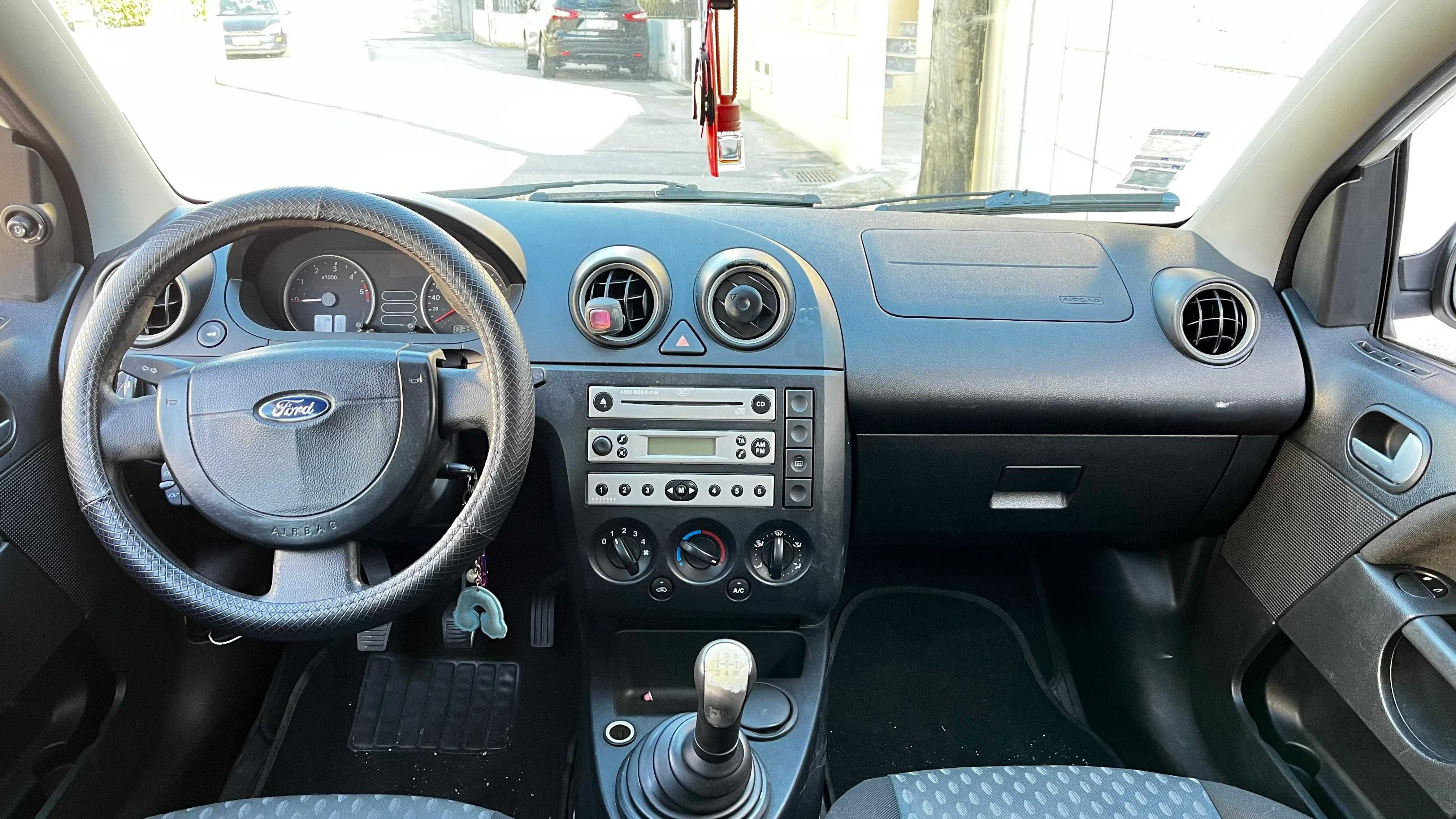 Ford Fiesta 2005 para peças - 650€