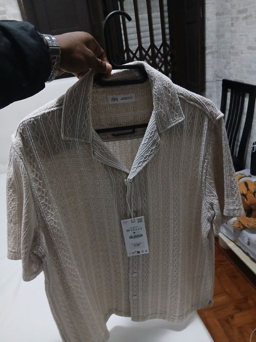 Vendo está camisa estruturada de algodão com gola bowling da Zar