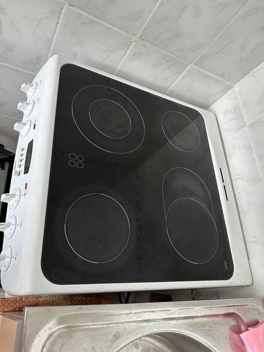 Продам електричну плиту Amica