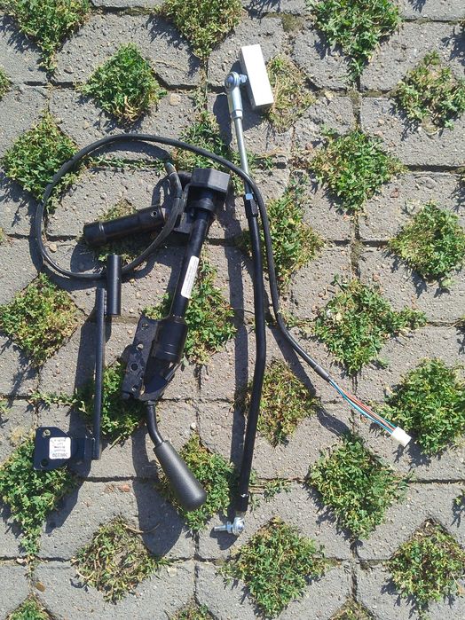 Oprzyrządowanie do jazdy samochodem dla niepełnosprawnwgo.