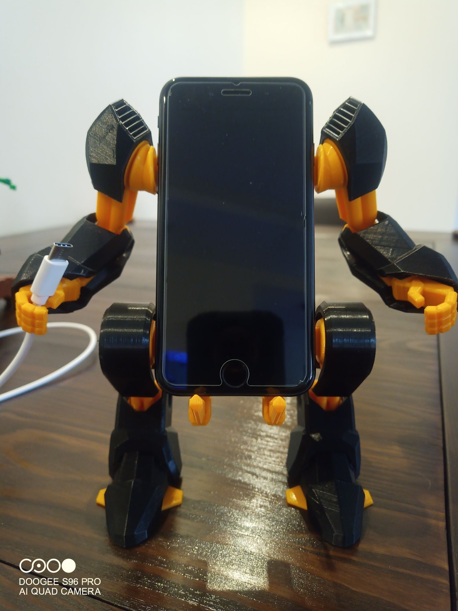 Stojak na telefon Robot