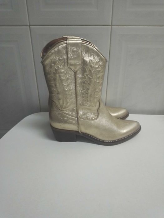 Botas douradas tamanho 39