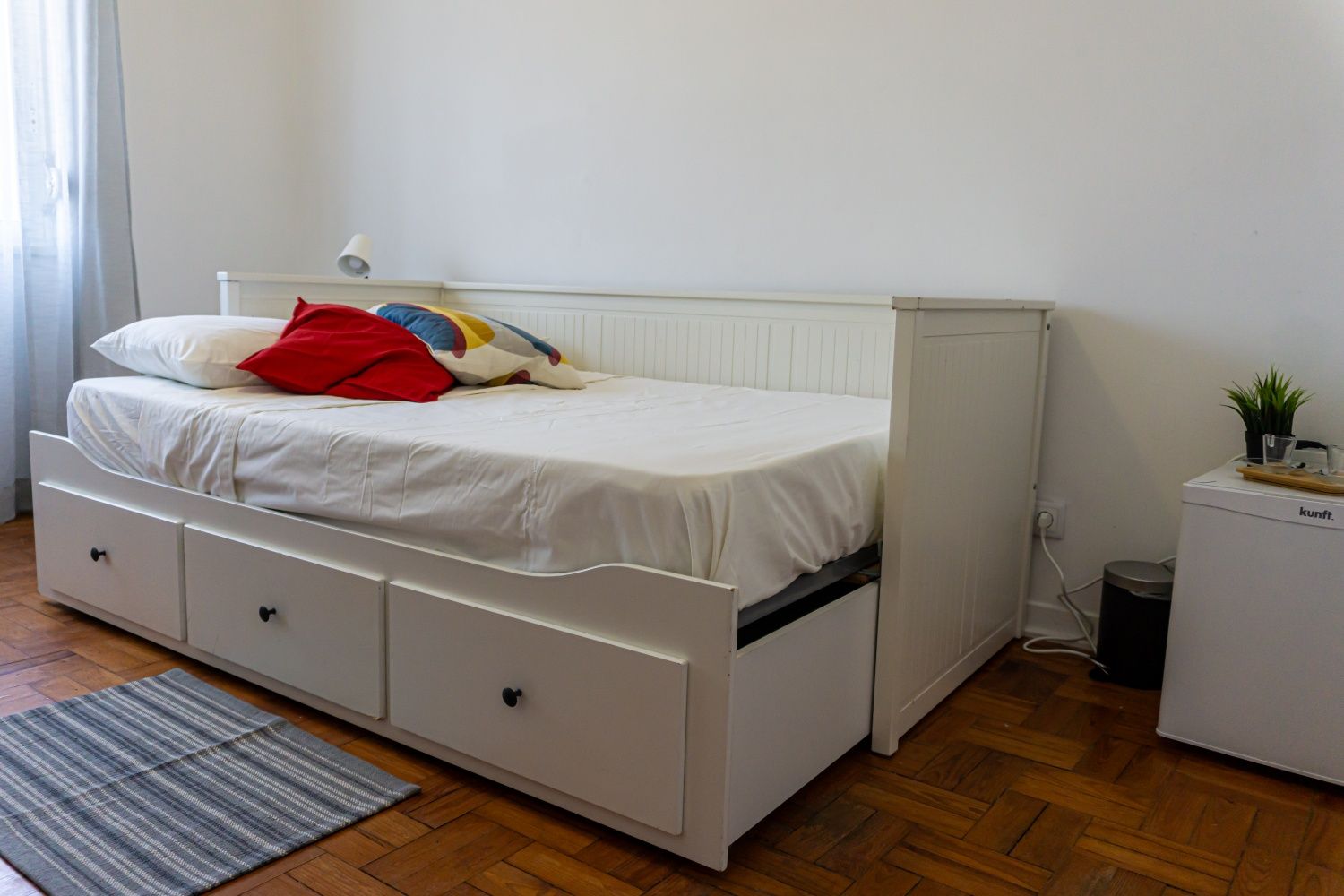 Quarto no Centro de Faro. Aluguel a semana com troca da roupa de cama.