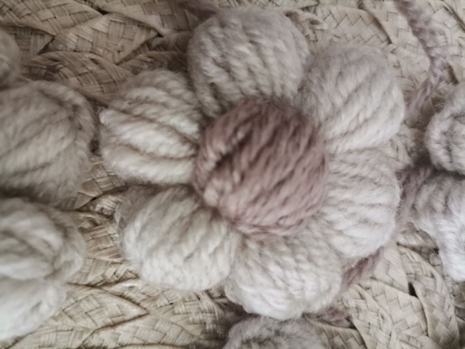 Nowe kwiaty 3D z włóczki robione ręcznie na szydełku do ozdabiania