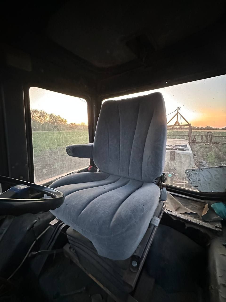 Трактор МТЗ 1221 Беларус