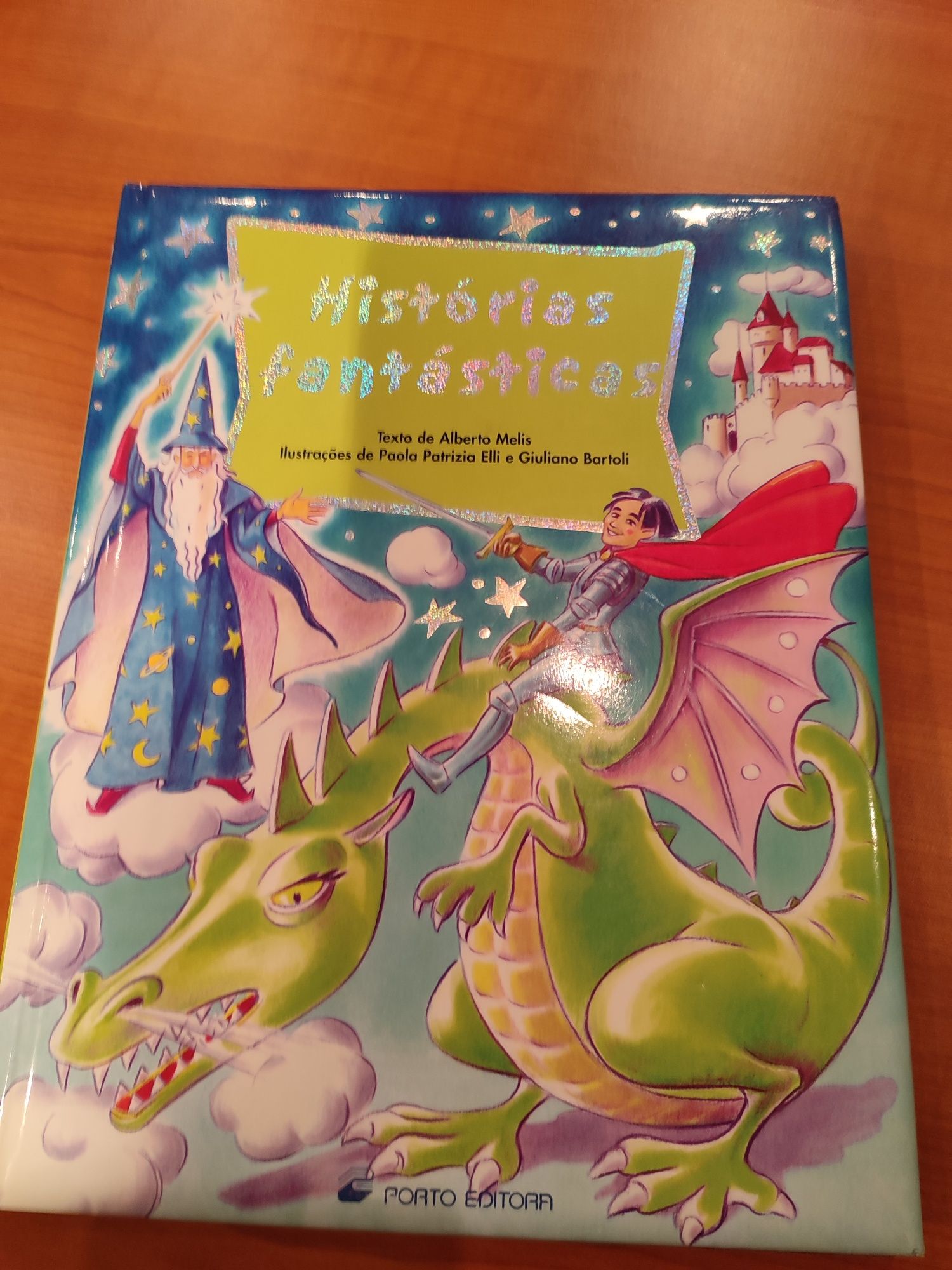 Livro infantil de contos clássicos