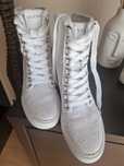 Buty na koturnie Guess