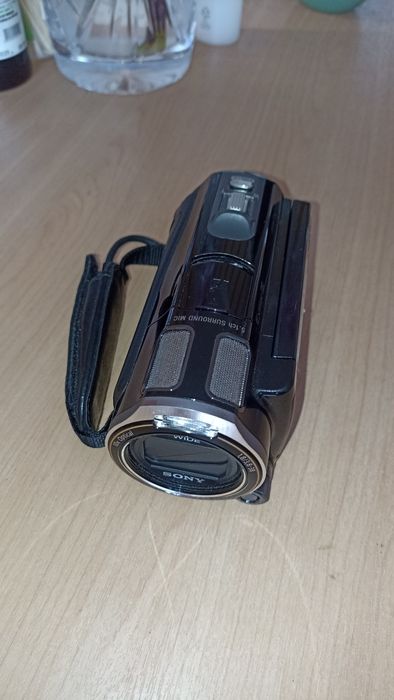 Відеокамера sony CX 560E