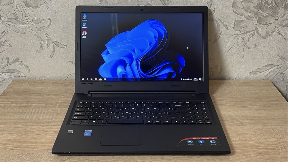 Ноутбук Lenovo IdeaPad 100-15IBD / 8 GB RAM / Intel Core i3 / Ідеал
