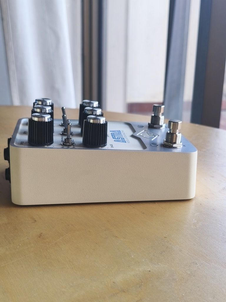 Universal Audio UAFX Astra Modulation Machine