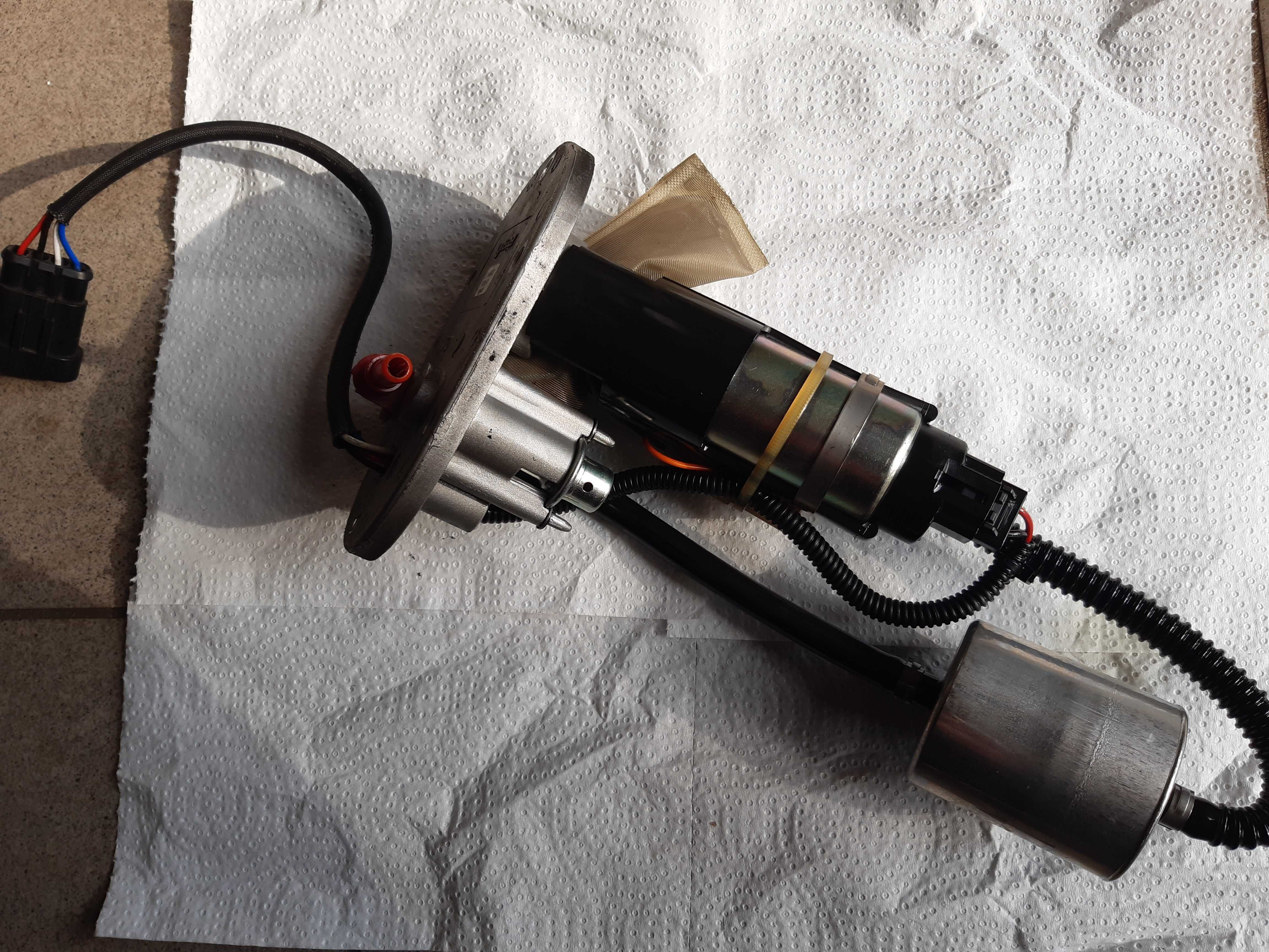 Aprilia Shiver 750 części: amortyzator tłumik pompa paliwa airbox
