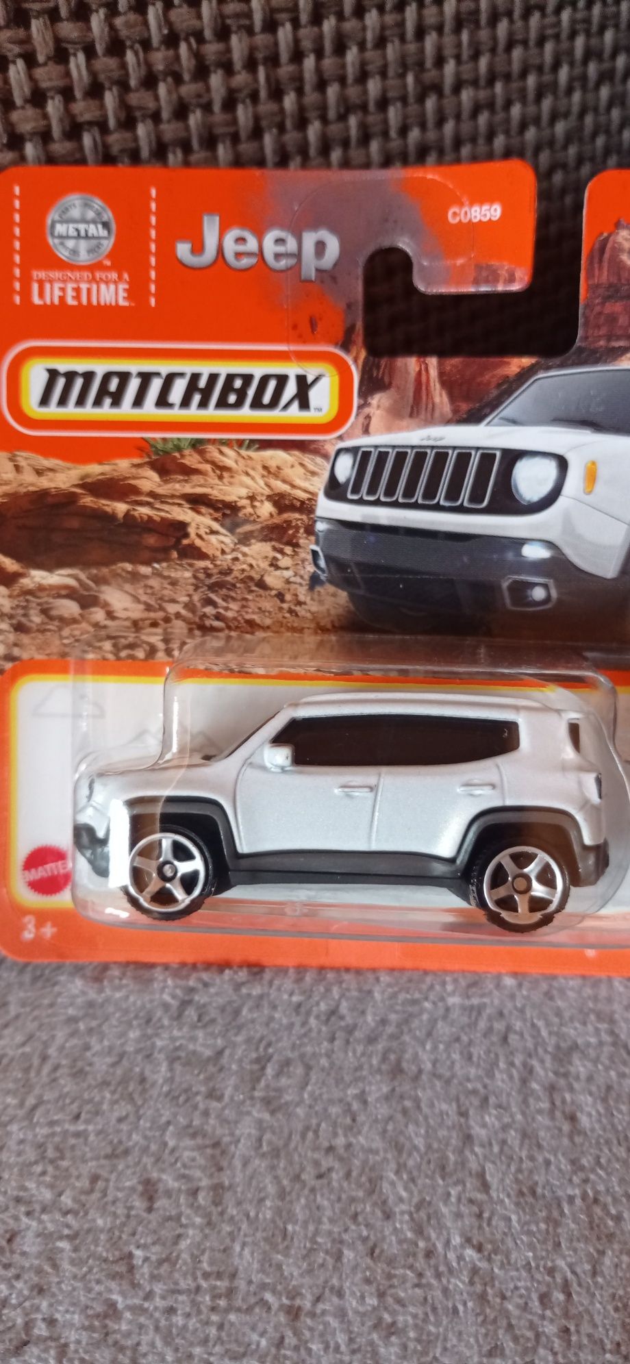 Matchbox 19 Jeep Renegade auto samochód resorak zabawka dla dzieci