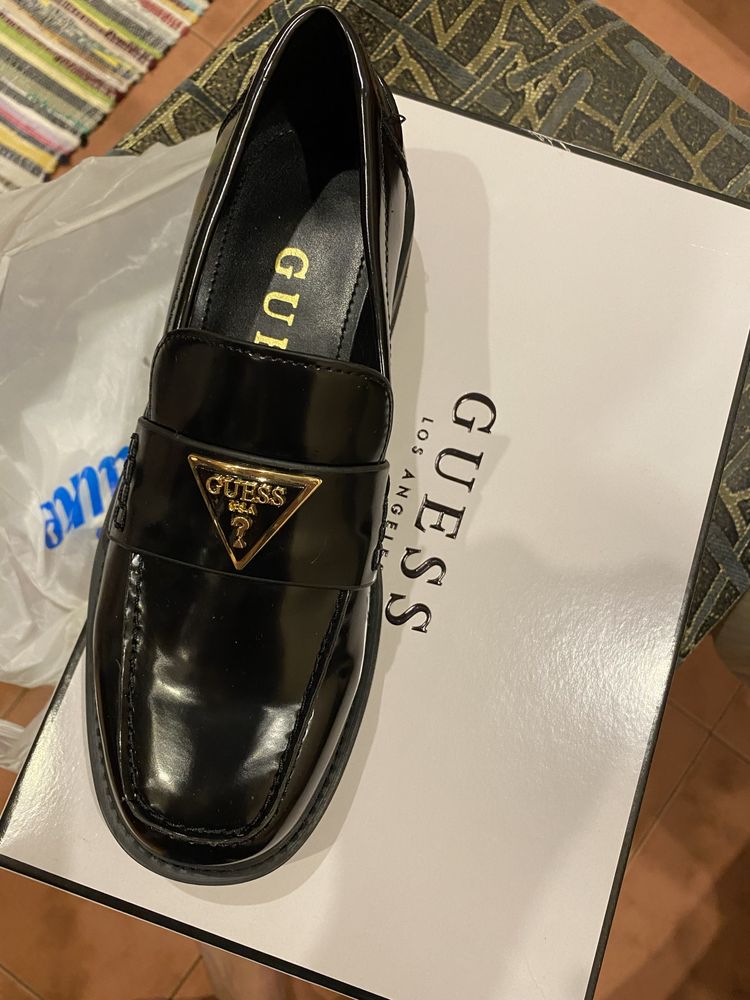 Продам нові туфлі Guess