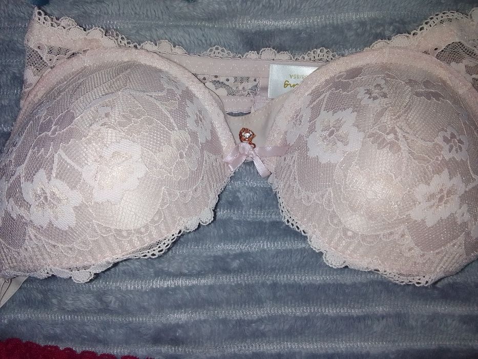 Biustonosz nowy zaciasny