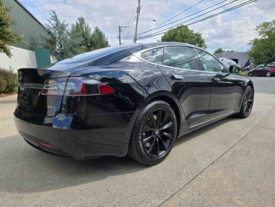 Tesla Model S 75D      2019