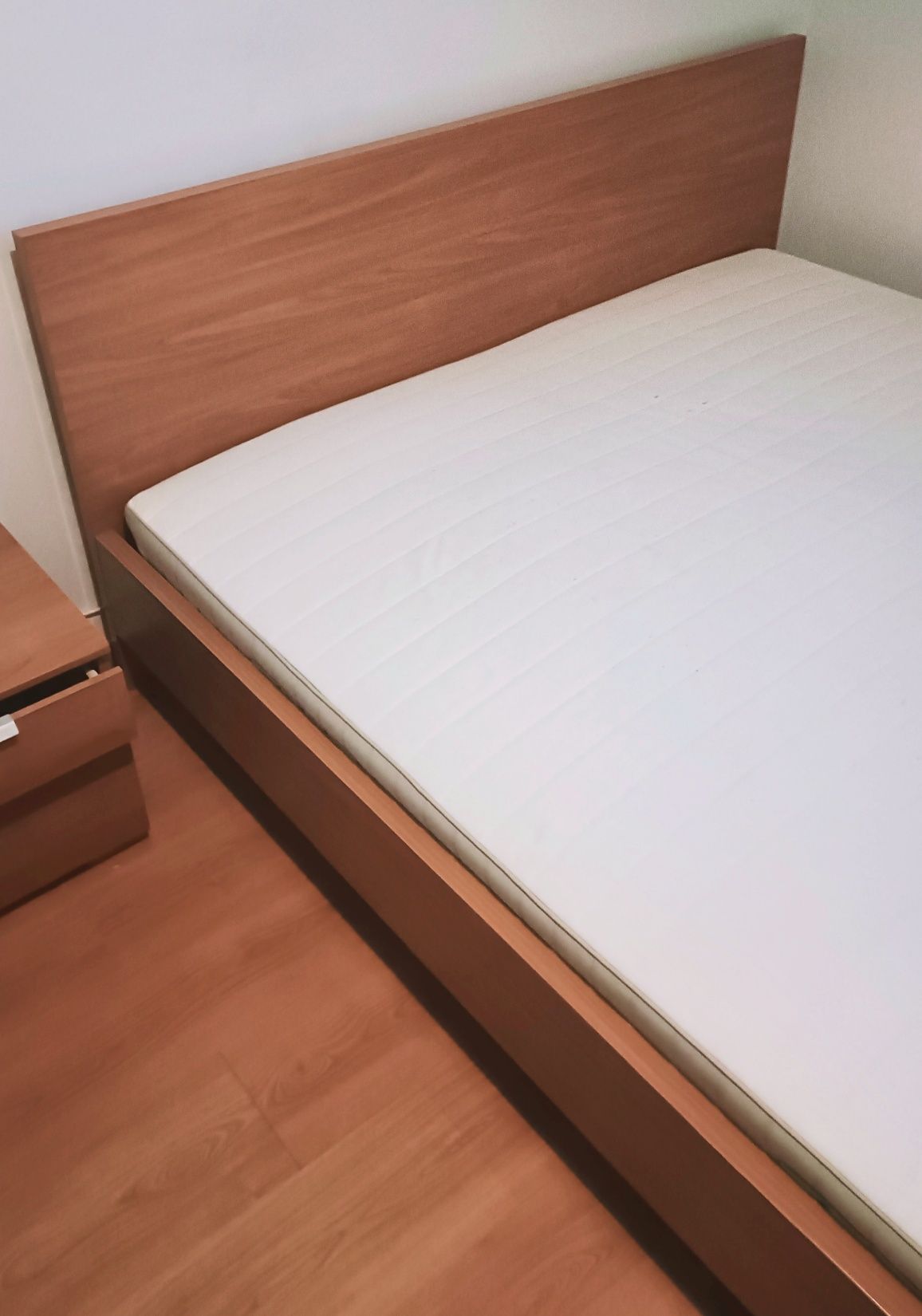 Cama de casal com colchão