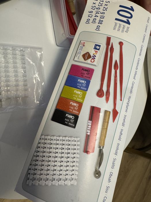 Zestaw z narzędziami do modelowania gliny efekt skóry Staedtler FIMO
