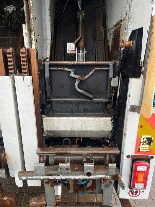 Śmieciarka Renault Gama D / Eur6 / GeesikNorba 2komory / BDB