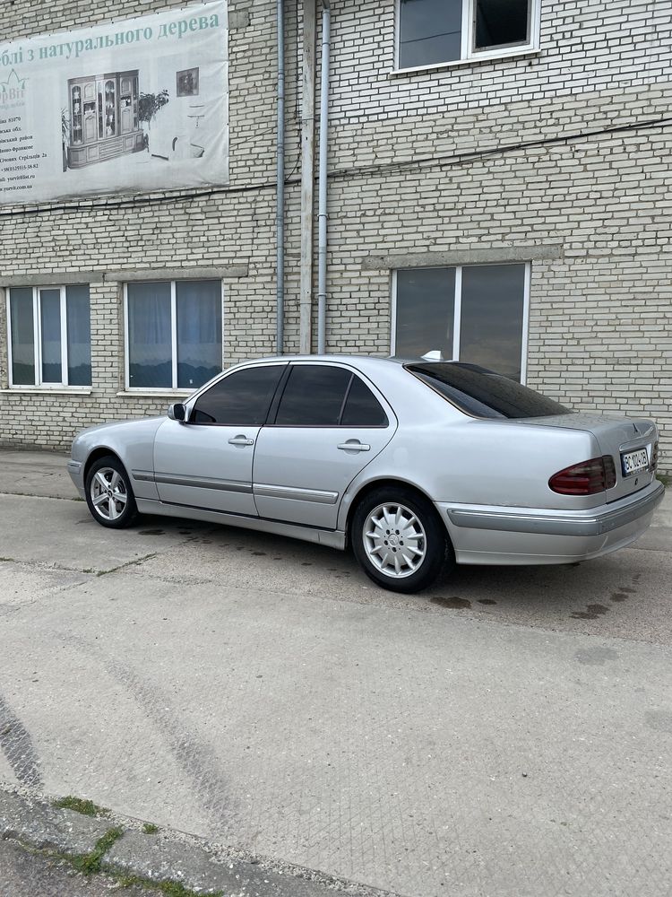 Mersedes W210 автомобіль мерседес бенз Е280