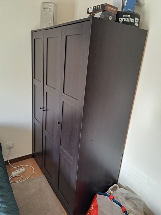 Roupeiro com 3 portas preto-castanho