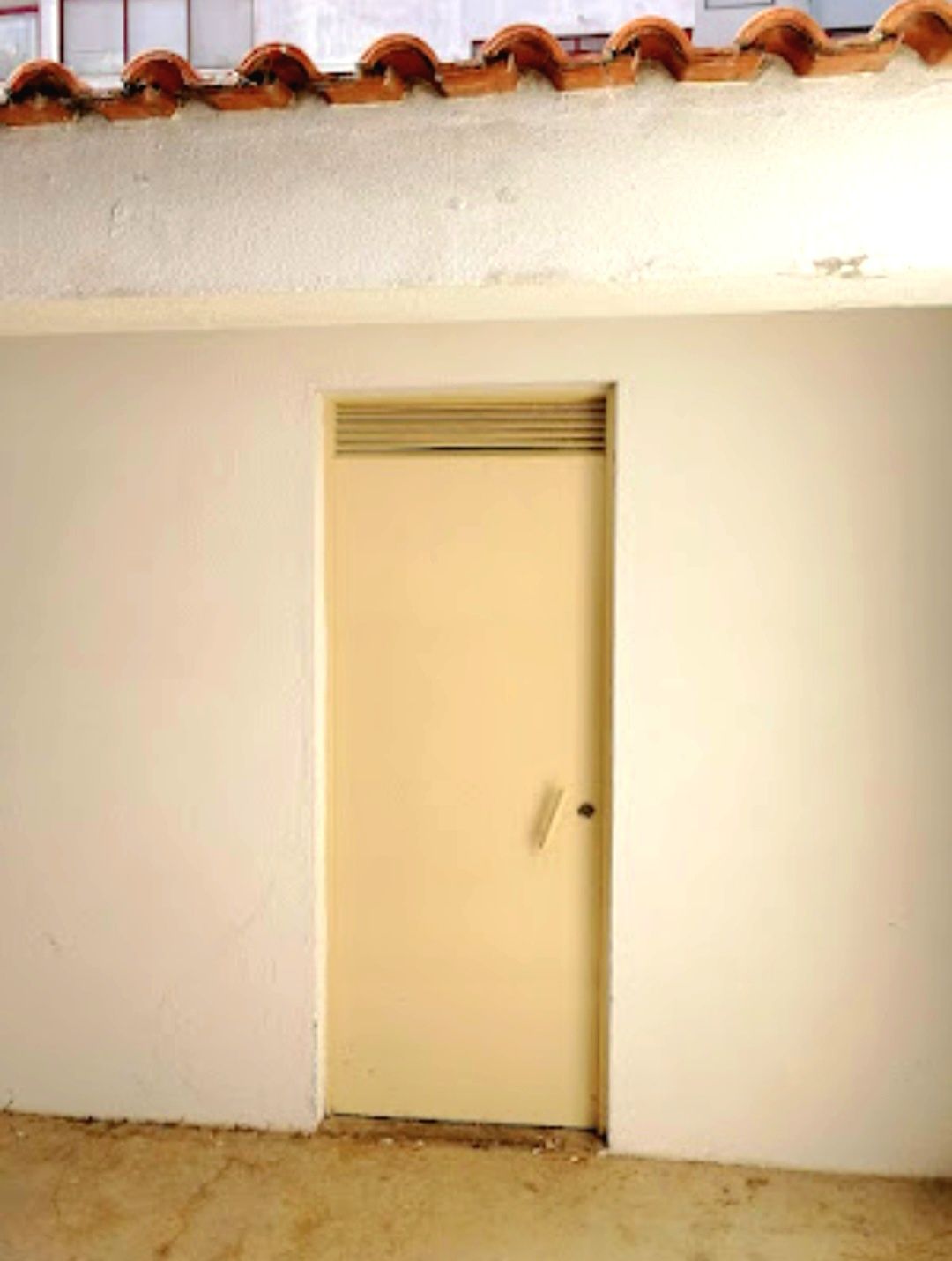 Garagem Box 8m² para Mota ou Bicicleta – Pátio Fechado